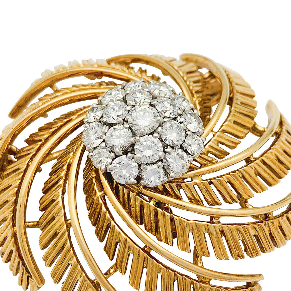 Vintage Cartier clip, yellow gold and diamonds.