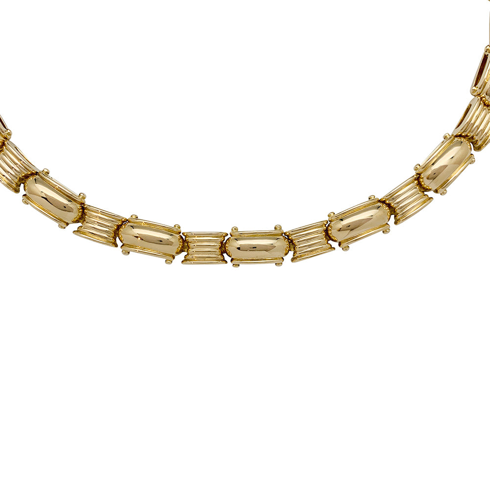 Boucheron necklace in yellow gold.