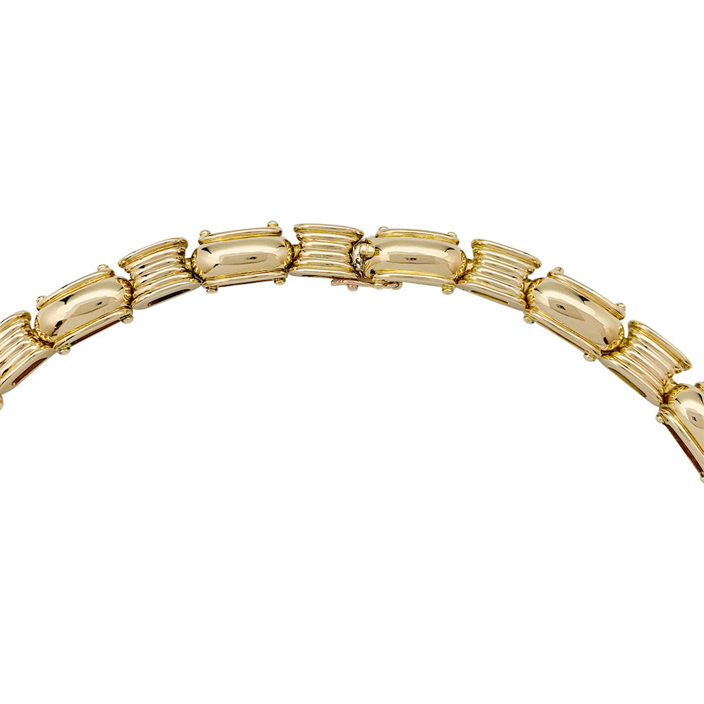 Boucheron necklace in yellow gold.