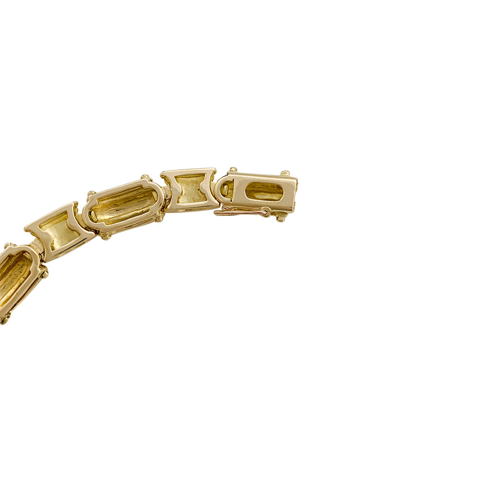 Boucheron necklace in yellow gold.