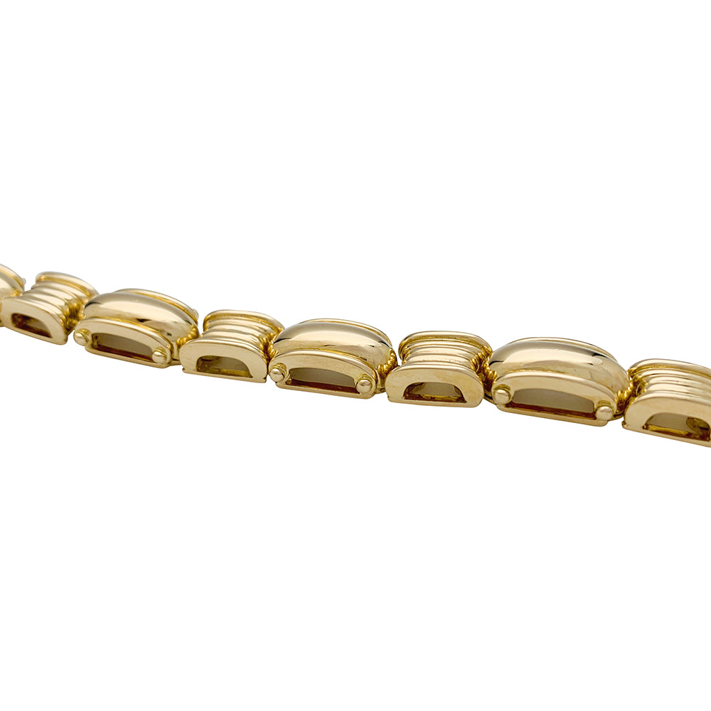 Boucheron necklace in yellow gold.