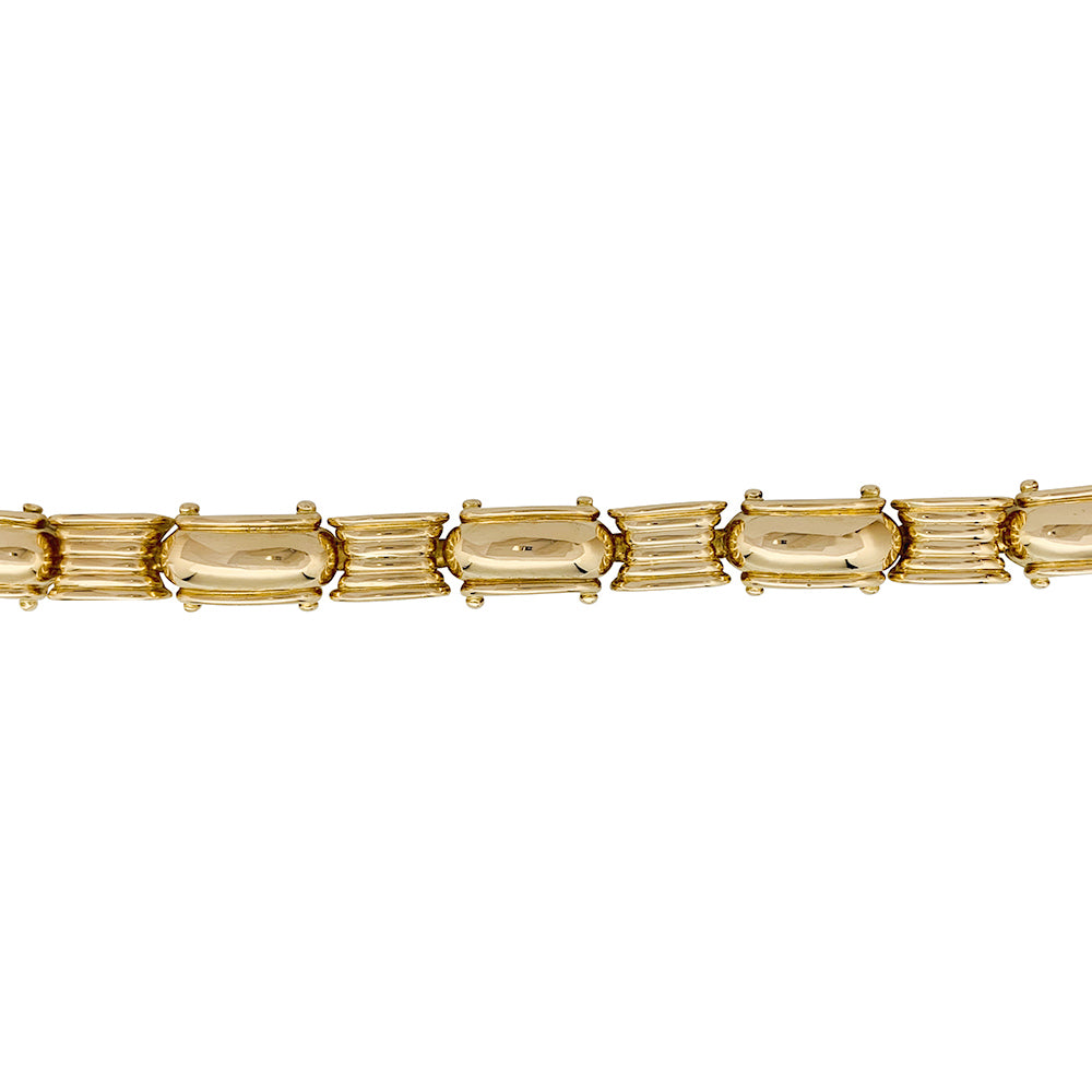 Boucheron necklace in yellow gold.