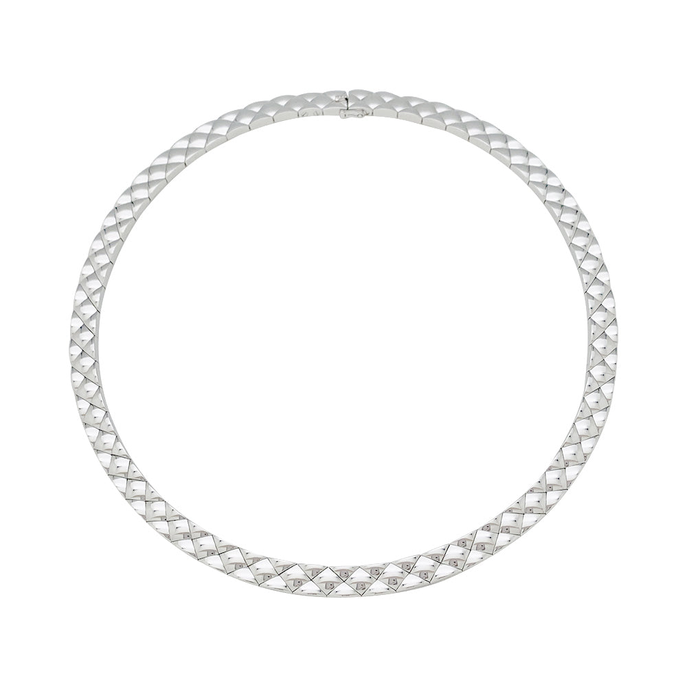Collier Chanel, "Matelassé", or blanc.