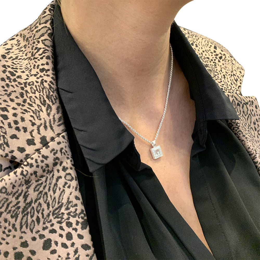 Chopard "Happy Diamonds" necklace in white gold and diamonds.