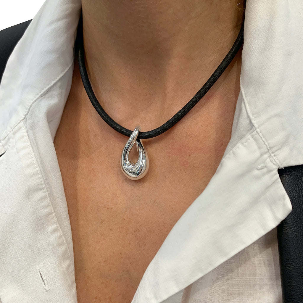 Fred necklace, "Mouvementé", white gold, cord.