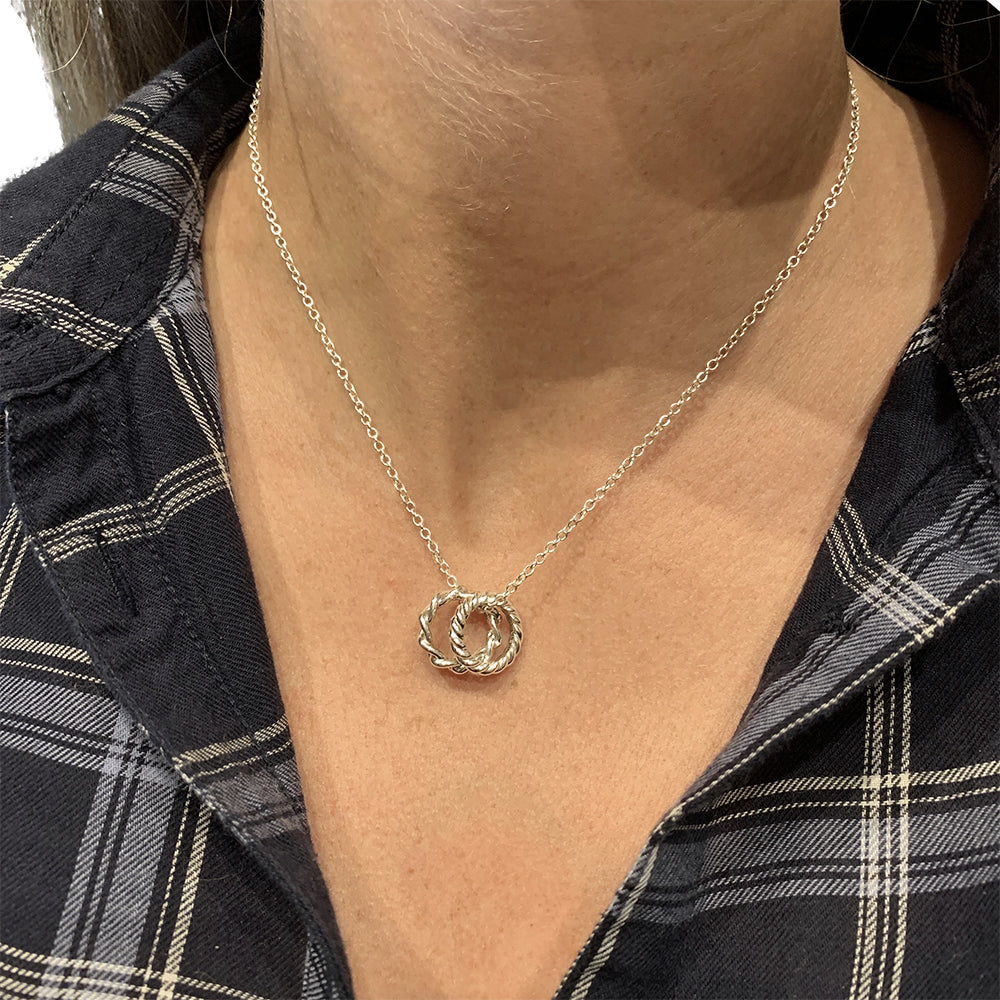 Collier Pomellato en or blanc.