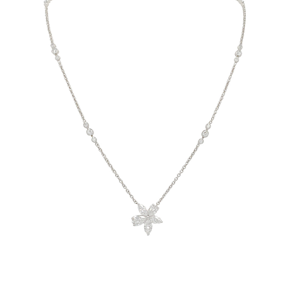 Collier Tiffany & Co., "Victoria, pendentif en corolle de fleur", platine, diamants.