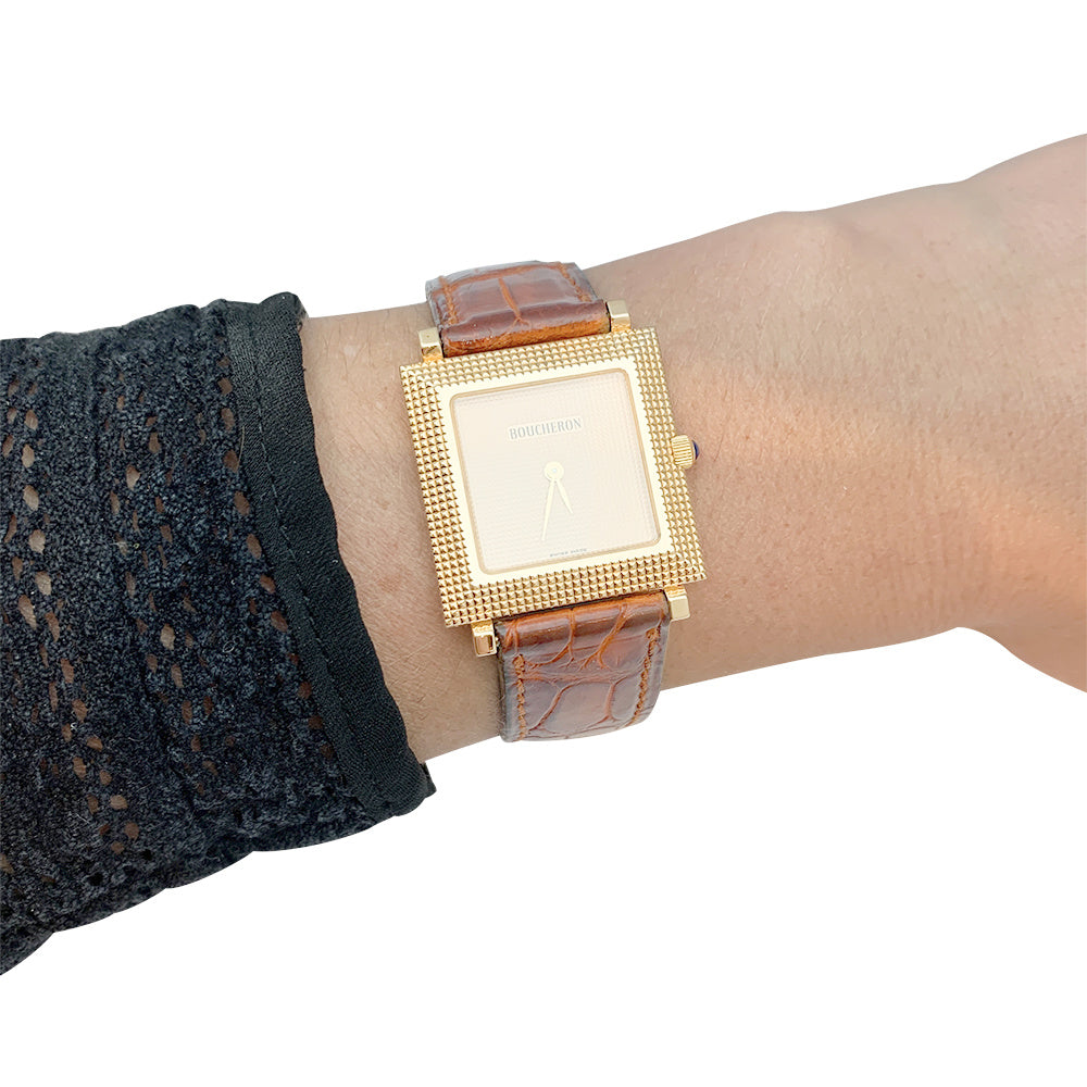 Boucheron watch, "Pointe de Diamants", yellow gold, leather.