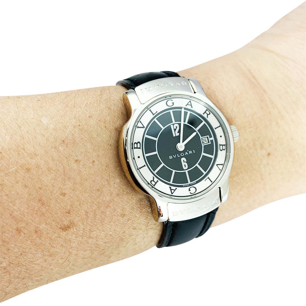 Bulgari “Solotempo” watch in steel and leather.