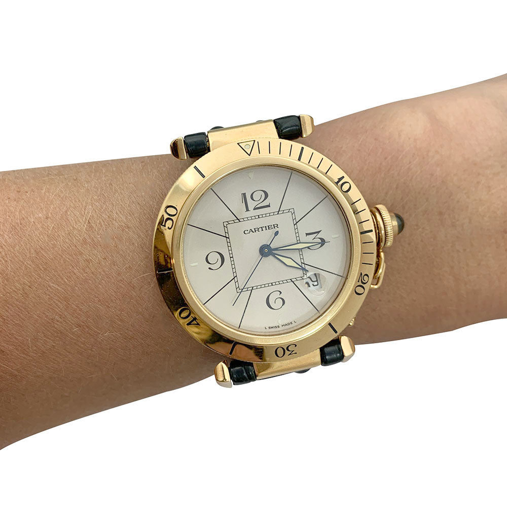 Cartier "Pasha" watch in yellow gold, leather.