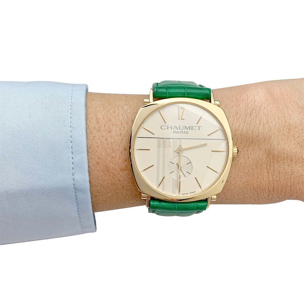 Chaumet watch, "Dandy" in yellow gold on leather.