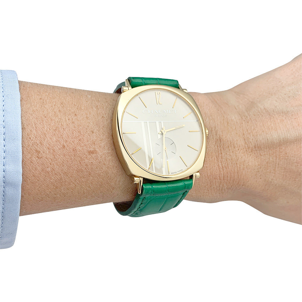 Chaumet watch, "Dandy" in yellow gold on leather.