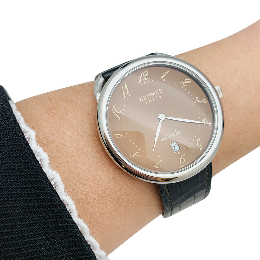 Hermès "Arceau TGM" steel watch on leather.