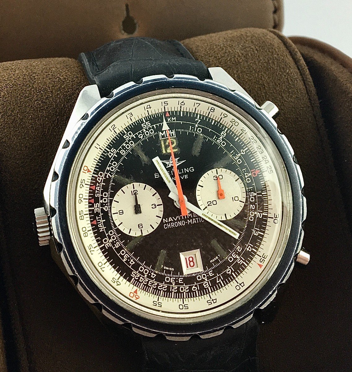 Montre Breitling Navytimer Pizza 1806 Chronomatique Microrotor - Maison Eloe