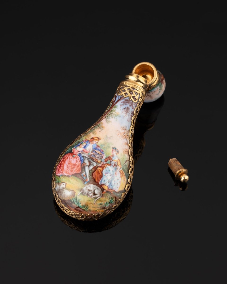 Grand Flacon à Sels ou parfum En Or Et émail d'époque Napoléon III - Maison Eloe