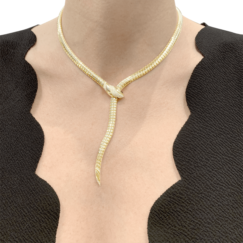 Collier Bulgari, « Serpenti Tubogas », or jaune, diamants, onyx.