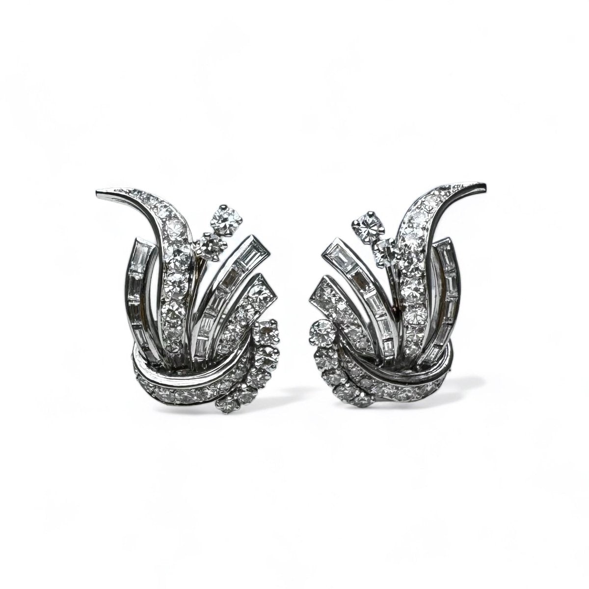 Boucles d’oreilles en or et platine sertie de diamants. - Maison Eloe