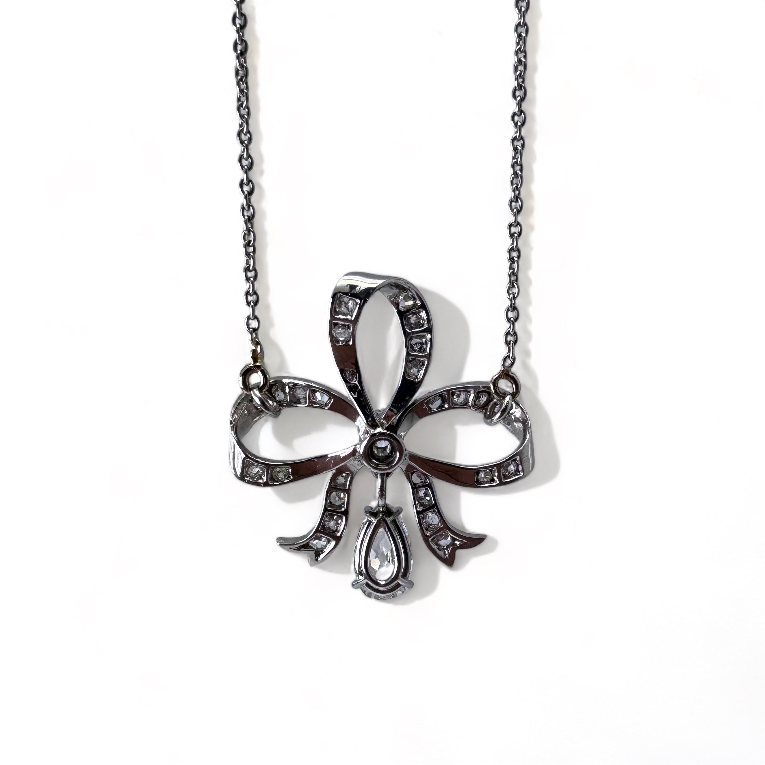 Collier ruban en platine et diamants
