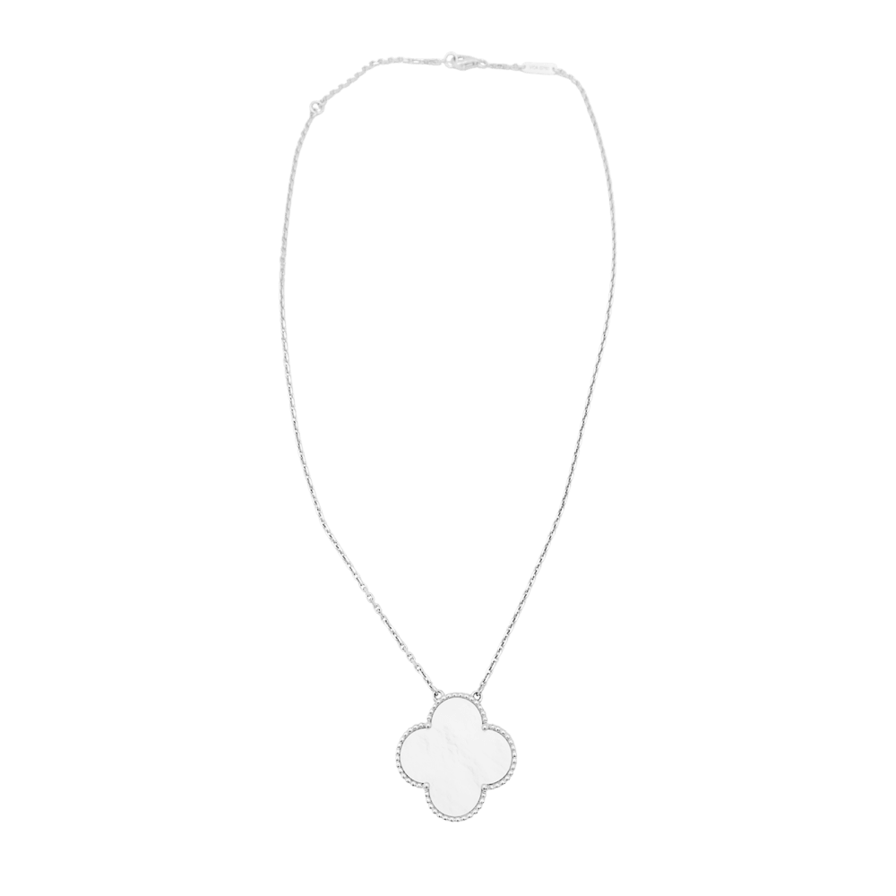 Collier Van Cleef & Arpels, "Magic Alhambra", or blanc, nacre.