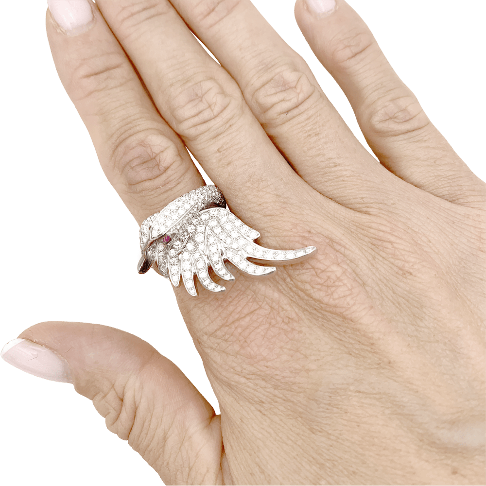 Bague Boucheron, "Animaux de Collection : "Cypris, le Cygne", or blanc, diamants, rubis.