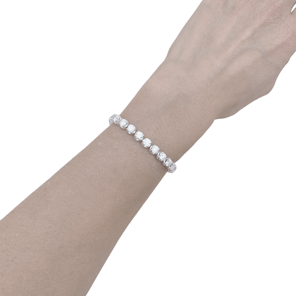 Bracelet ligne, or blanc et diamants.