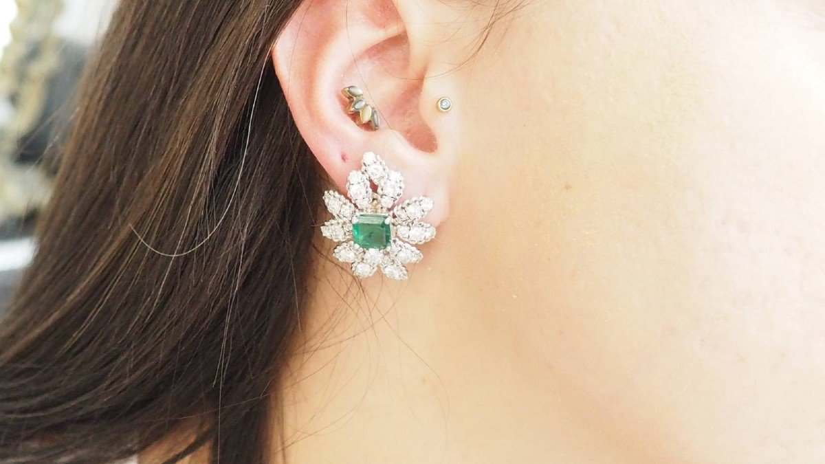Boucles d'Oreilles Vintage Or Blanc Diamants Et Emeraudes - Maison Eloe