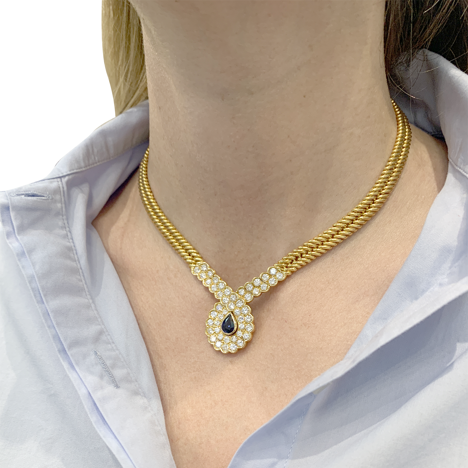 Collier Van Cleef & Arpels, or jaune, saphir, diamants.