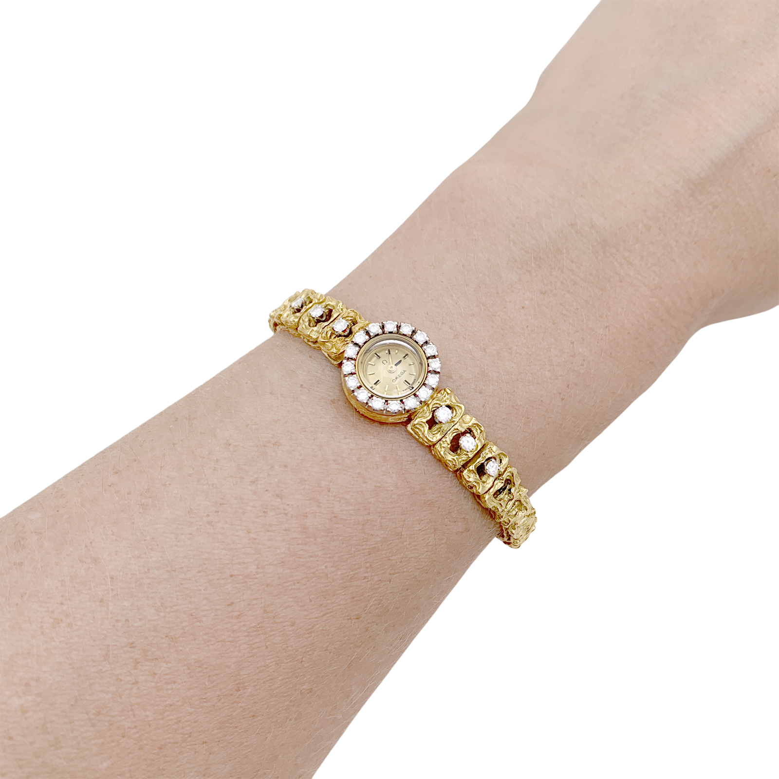 Montre de dame Omega vintage, deux ors, diamants.