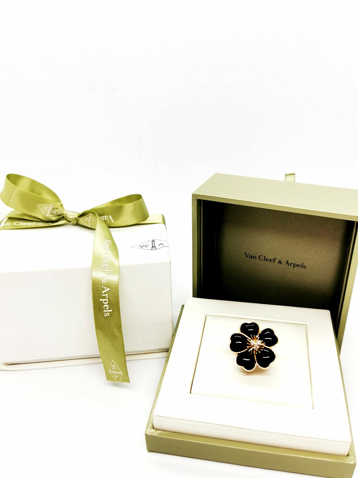 Van Cleef &amp; Arpels Christmas Rose Ring Yellow Gold Diamond