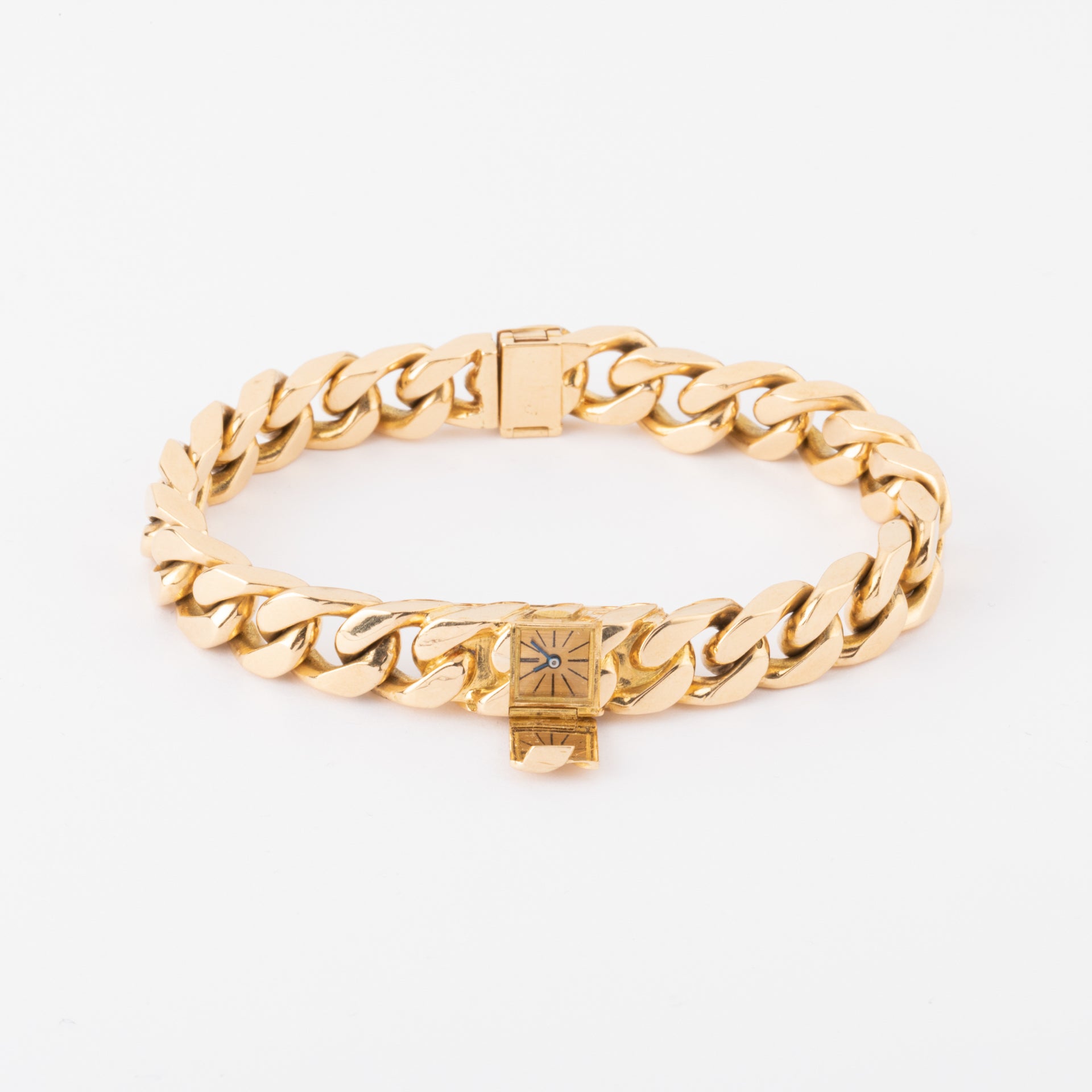 Vacheron et Constantin, a secret watch in 18K yellow gold