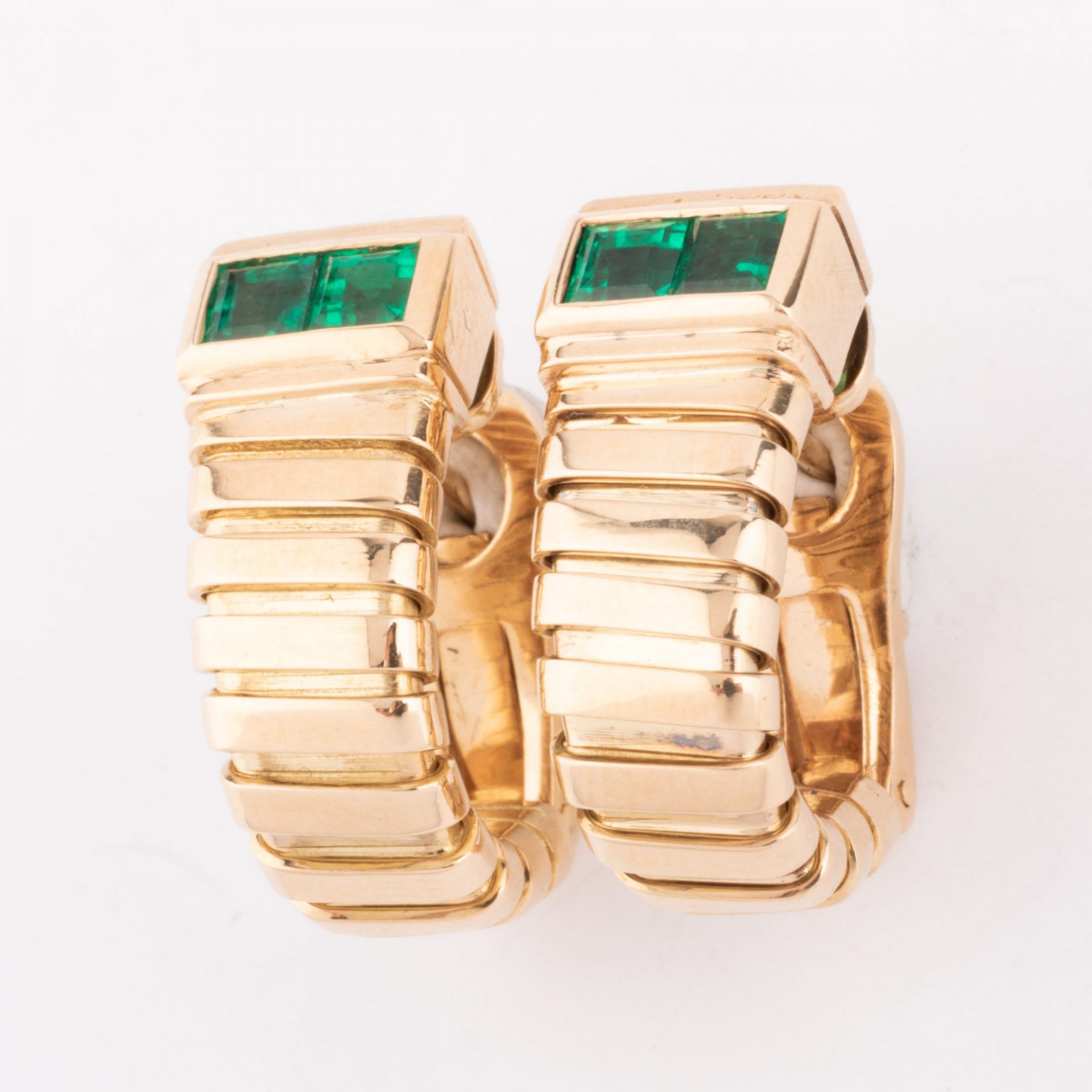 Bvlgari emerald earrings in yellow gold
