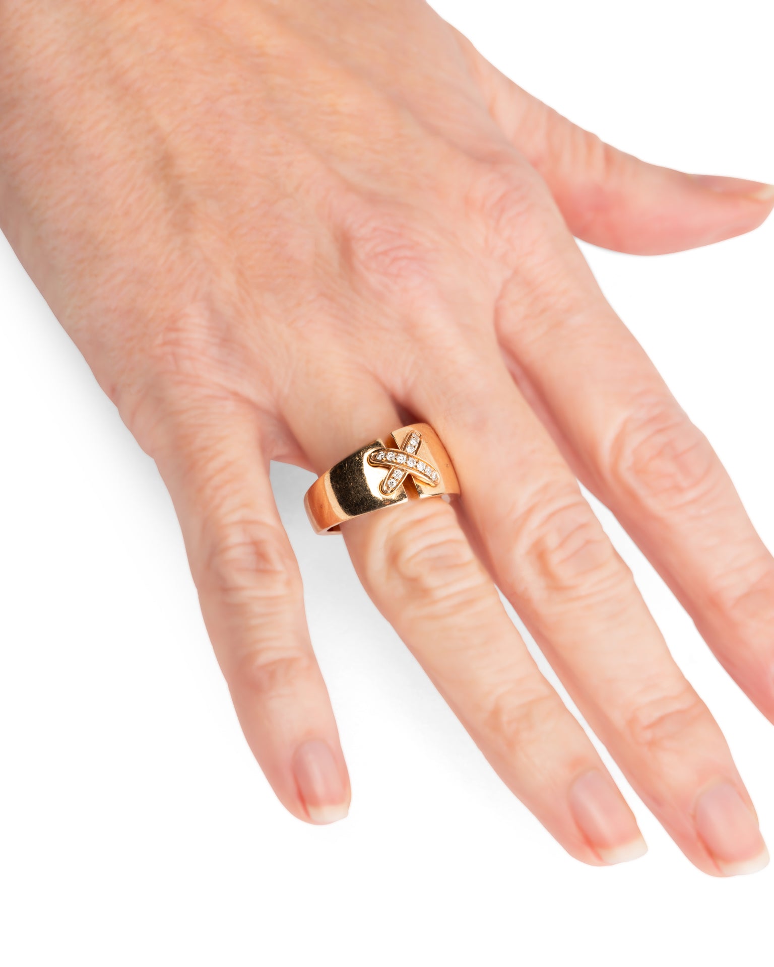 Bague "Liens asymétriques" signée Chaumet photo portée en Or jaune Diamants, occasion authentifiée