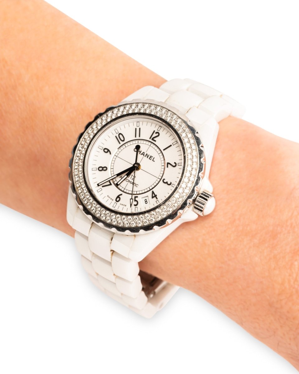 Montre Chanel J12 lunette Diamants Céramique Blanche - Maison Eloe
