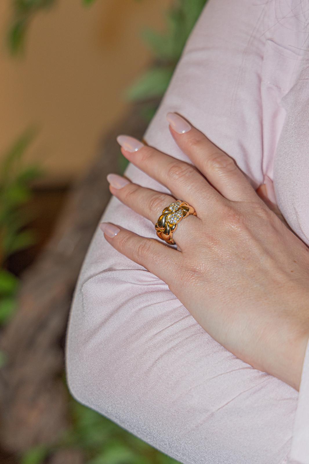 photo de la Chopard Bague Casmir Or jaune Diamant vintage portée au doigt