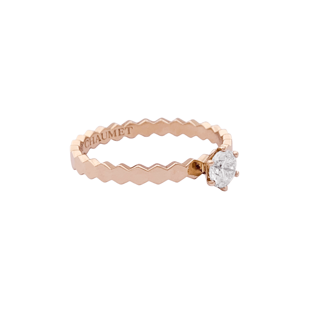 Bague CHAUMET "Bee" en or rose et diamant.