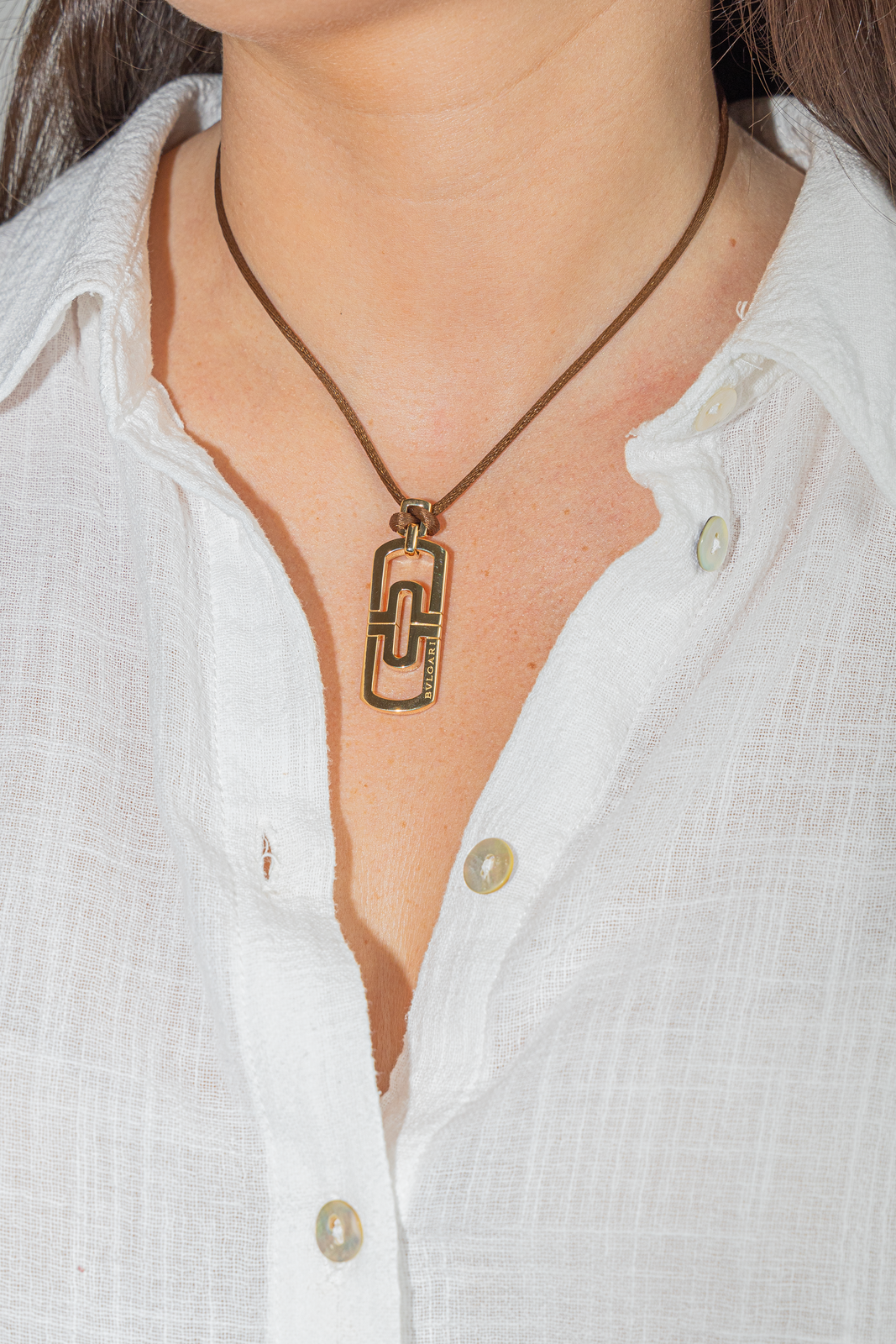 Photo du Collier Parentesi vintage en Or jaune porté