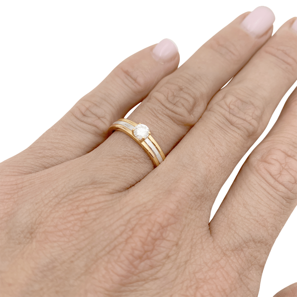 Bague Cartier, "Vendôme Louis Cartier", trois ors, diamant.