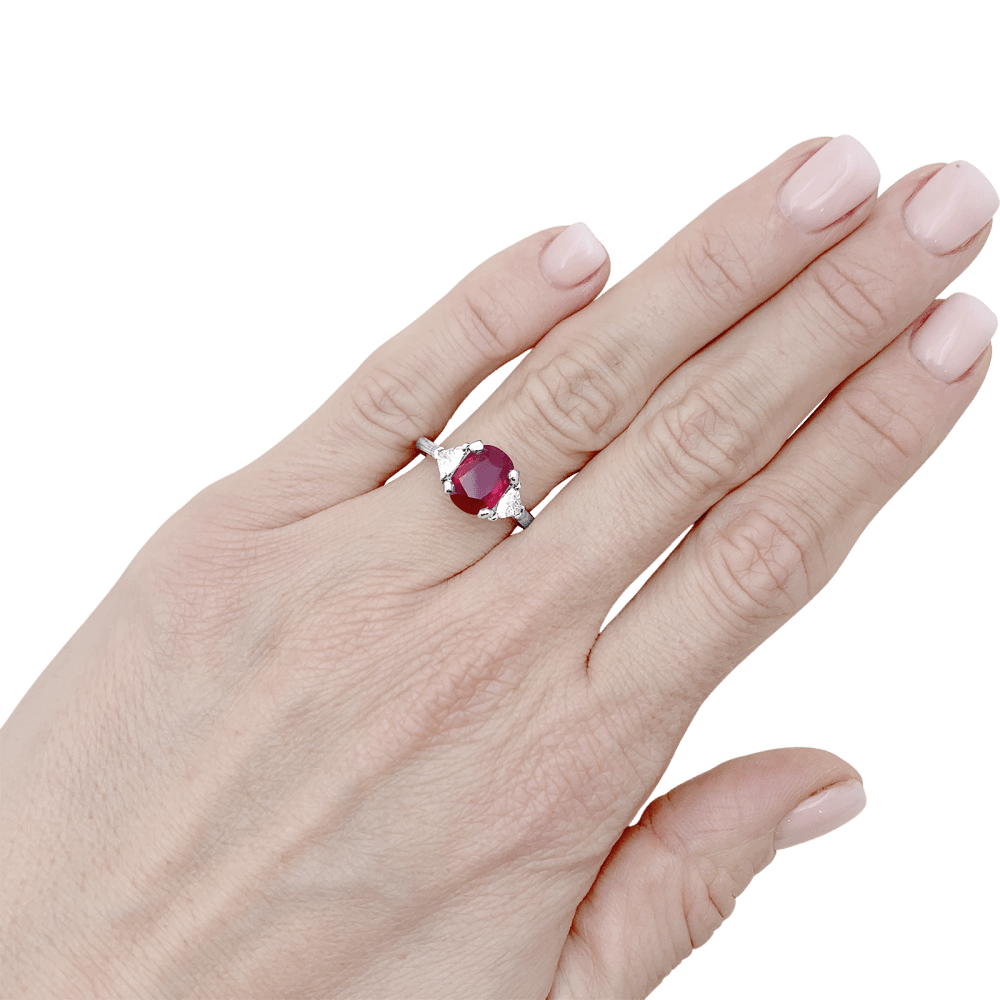 Bague Mellerio, platine, platine, diamants portée sur main, occasion authentifiée