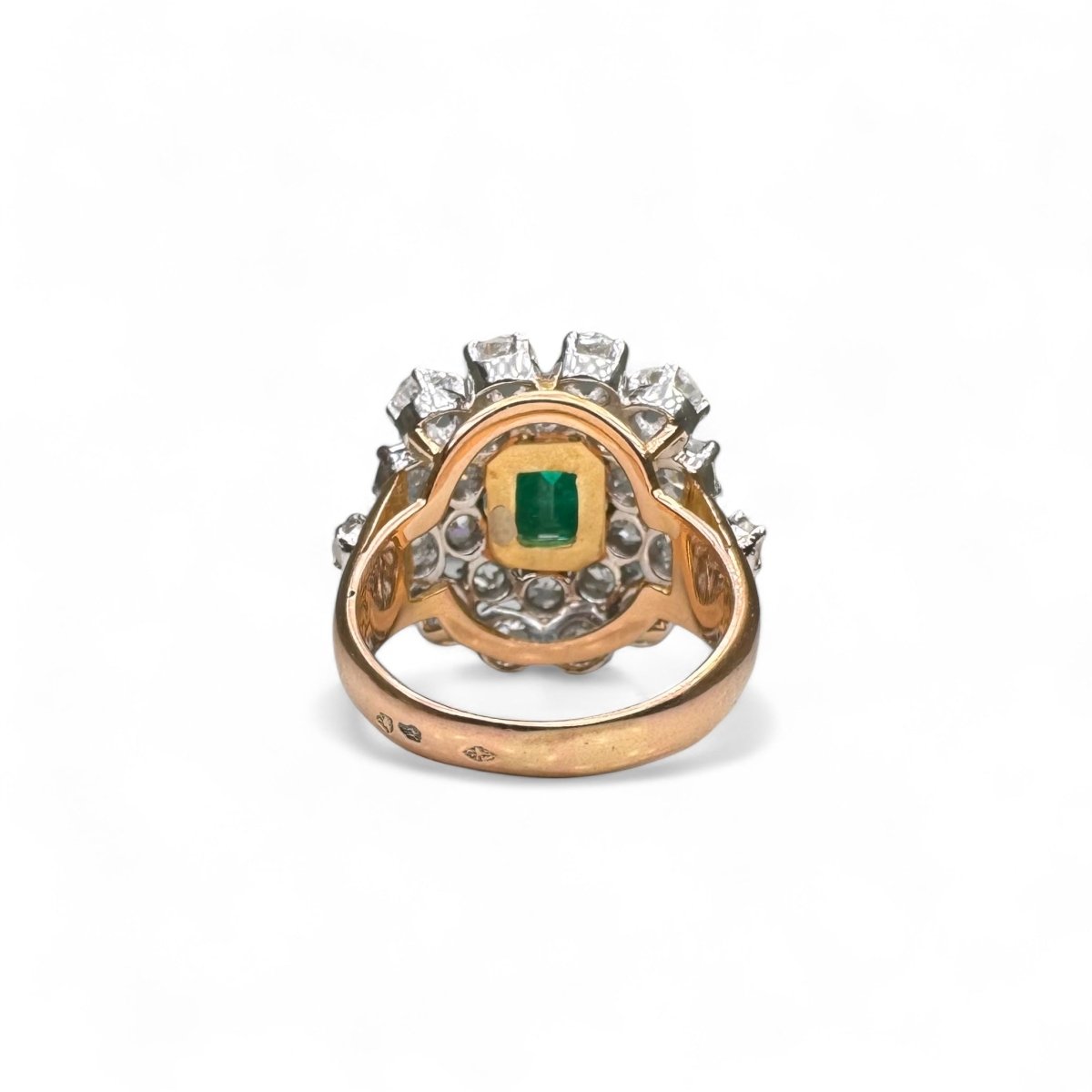 Bague ancienne sertie d’une émeraude colombienne de 1.26 carat et de diamants. - Maison Eloe