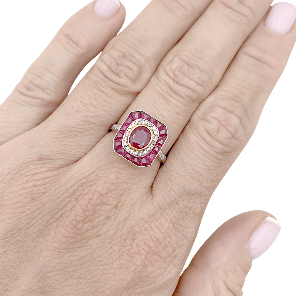 Bague platine, or sertie de rubis et diamants.