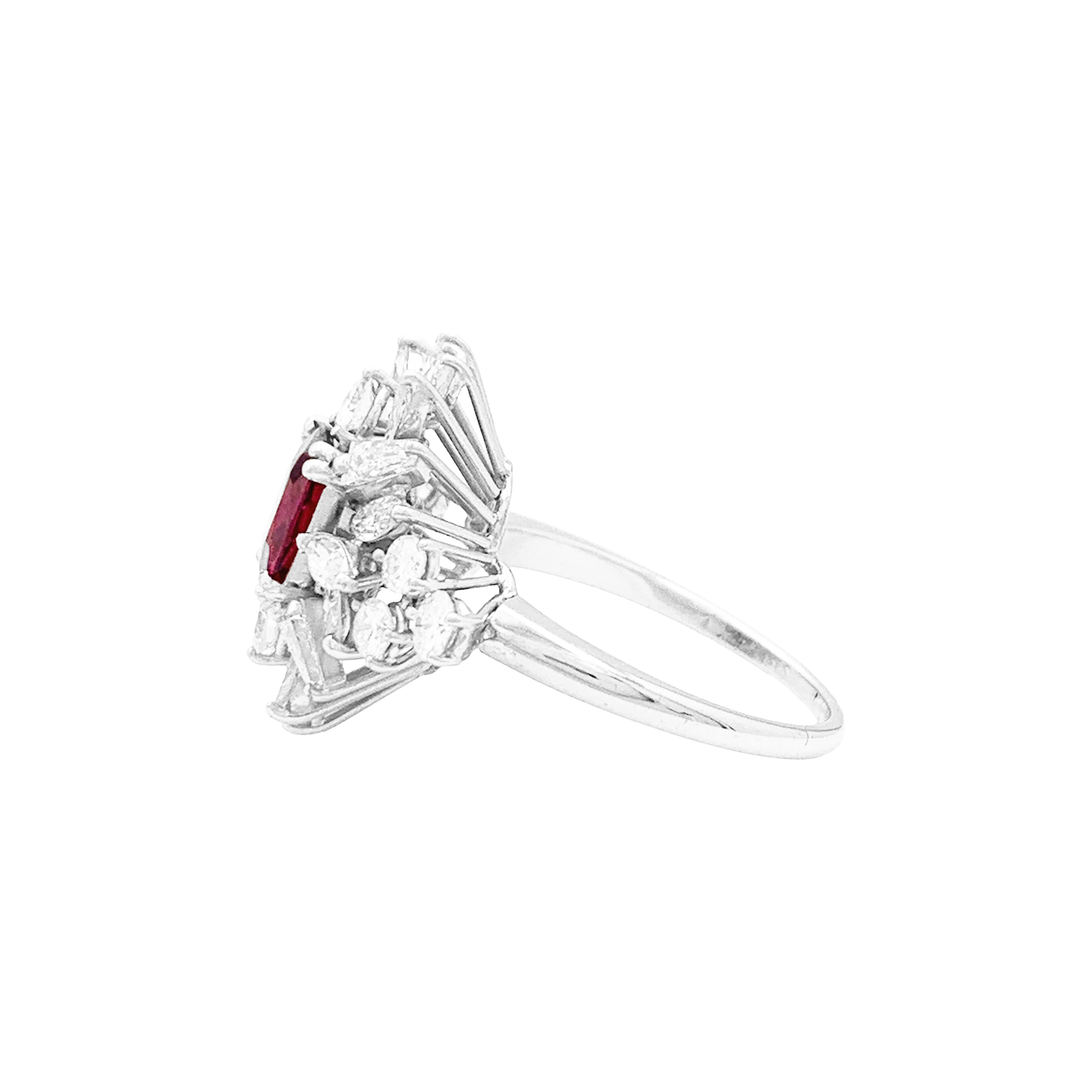 Bague jupe or blanc rubis 1,57 cts et diamants.