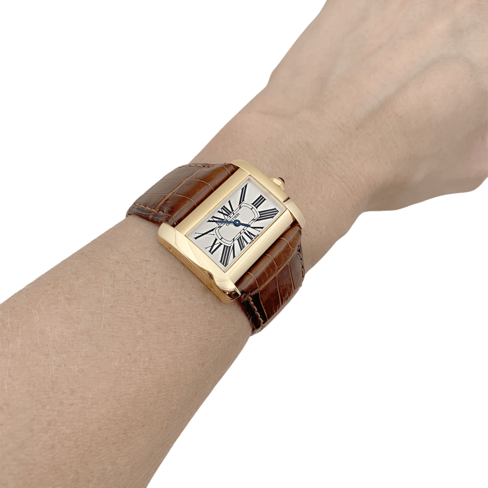 Montre Cartier, "Divan", or jaune, cuir.