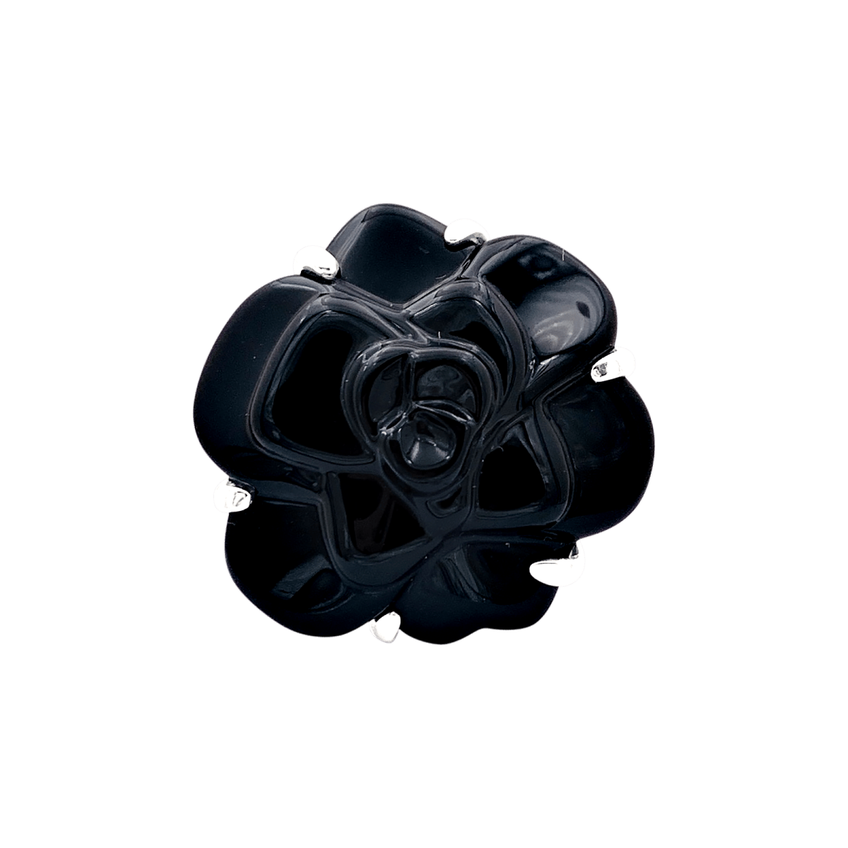 Bague Chanel, modèle "Camélia", en or blanc et onyx. - Maison Eloe