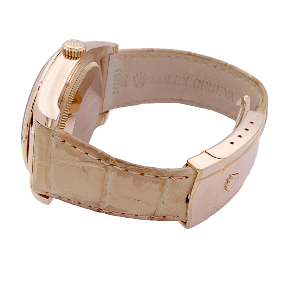 Montre Rolex, "Datejust" or rose, diamants, cuir.