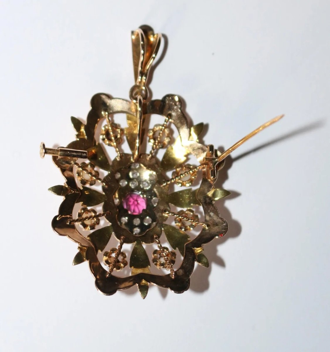 Pendentif Broche ancienne Napoléon III Trois Ors Diamants Grenat - Maison Eloe