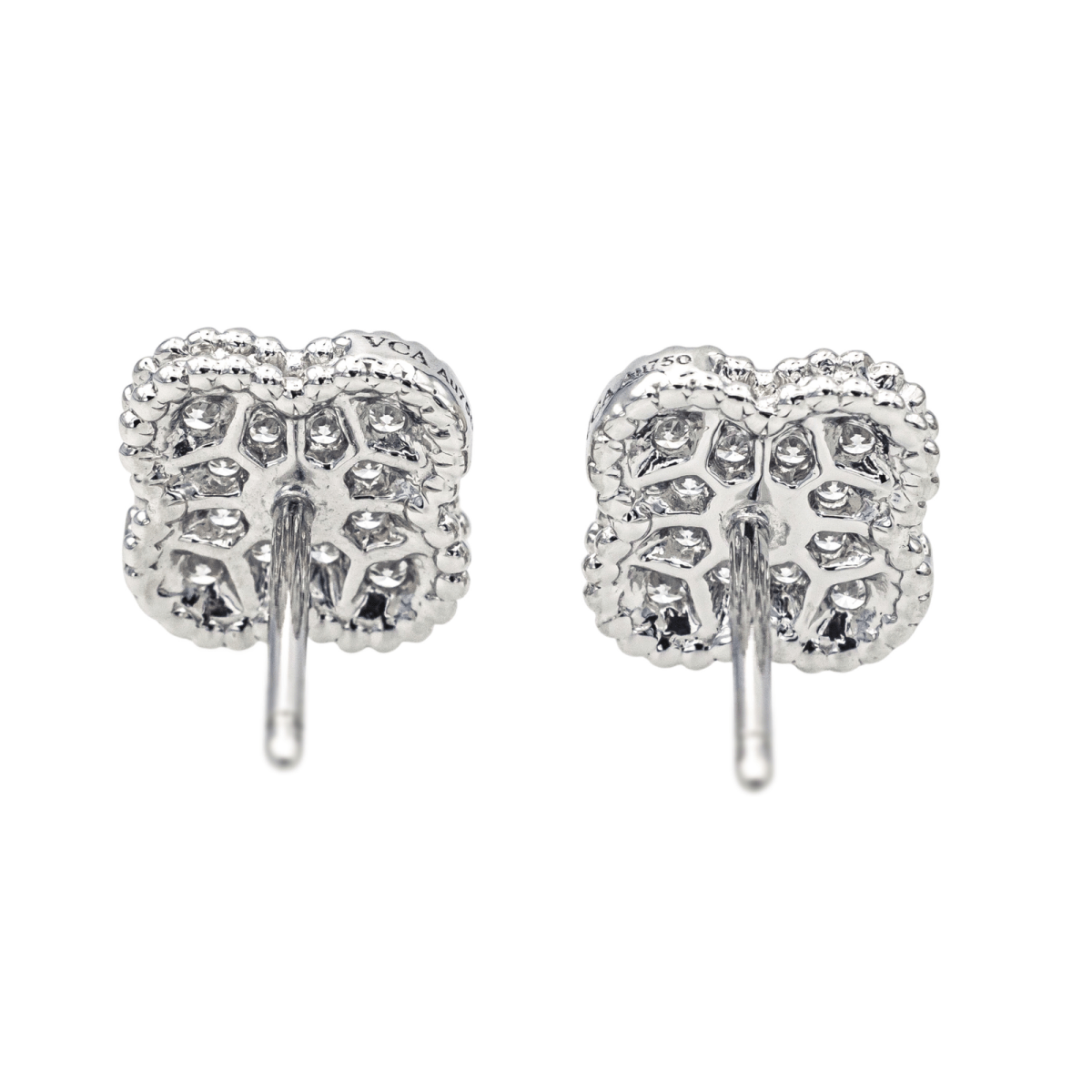 Van Cleef & Arpels Boucles d'oreilles Puces Sweet Alhambra Or blanc Diamant - Maison Eloe