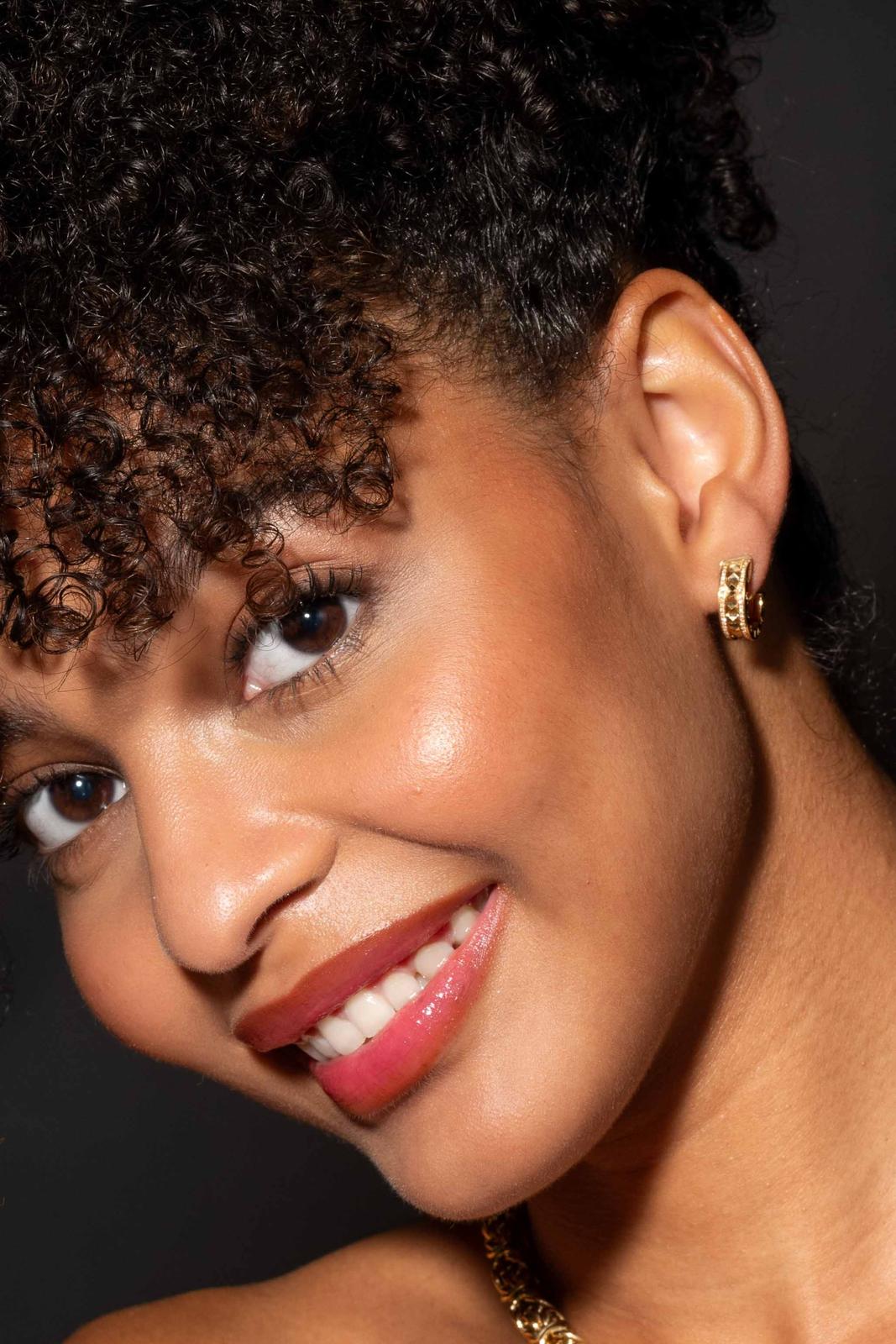 Bulgari Boucles d'oreilles Créoles B.Zéro1 d'occasion en Or jaune Diamant, photo portée 