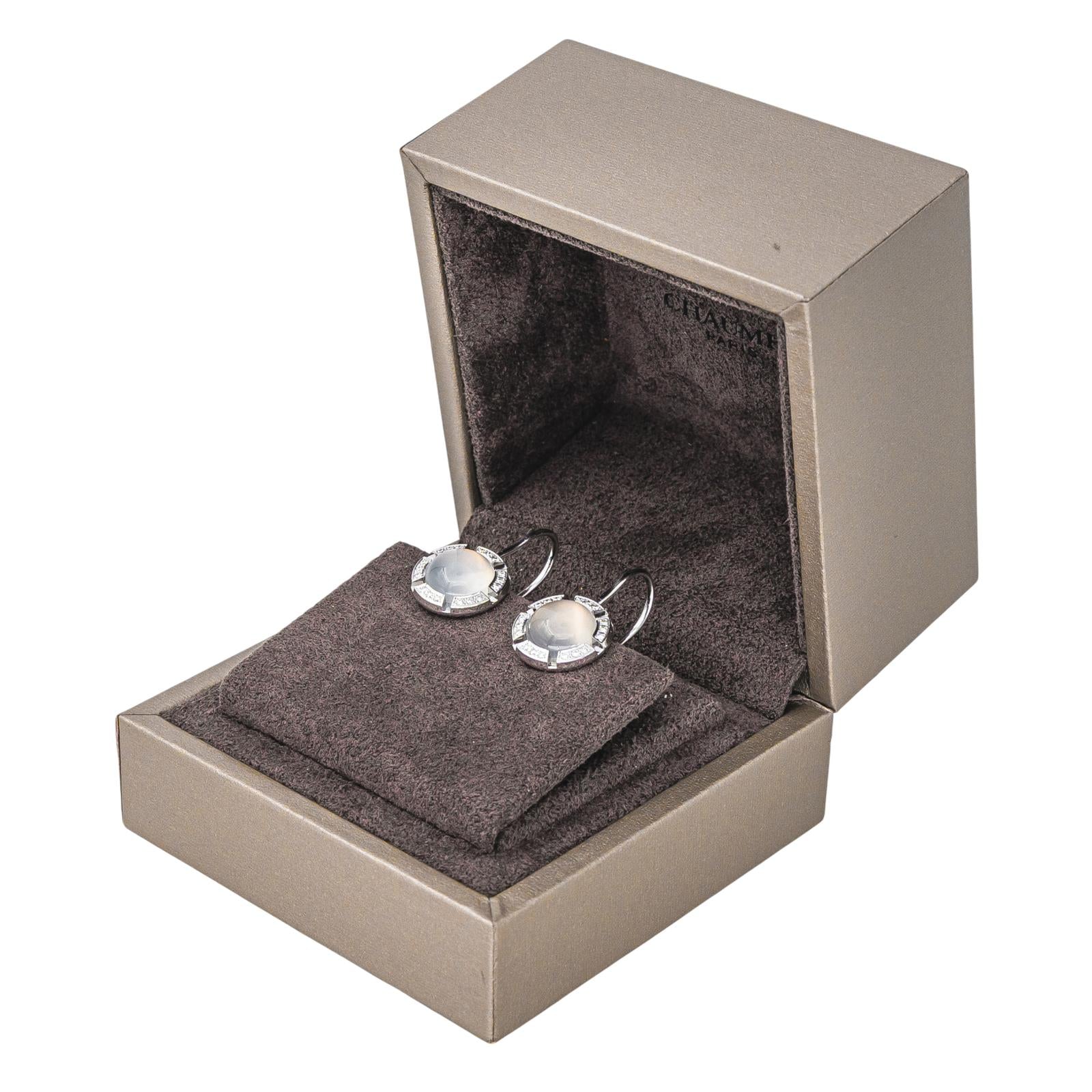 Chaumet Boucles d'oreilles Dormeuses Class One Croisière Or blanc Pierre de lune