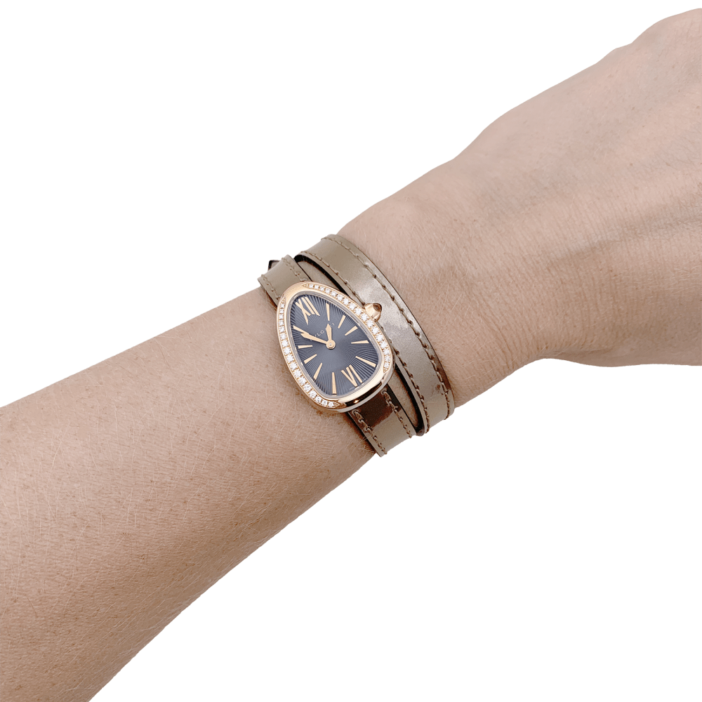 Montre Bulgari, “Serpenti”, en or rose, diamants, acier, cuir.