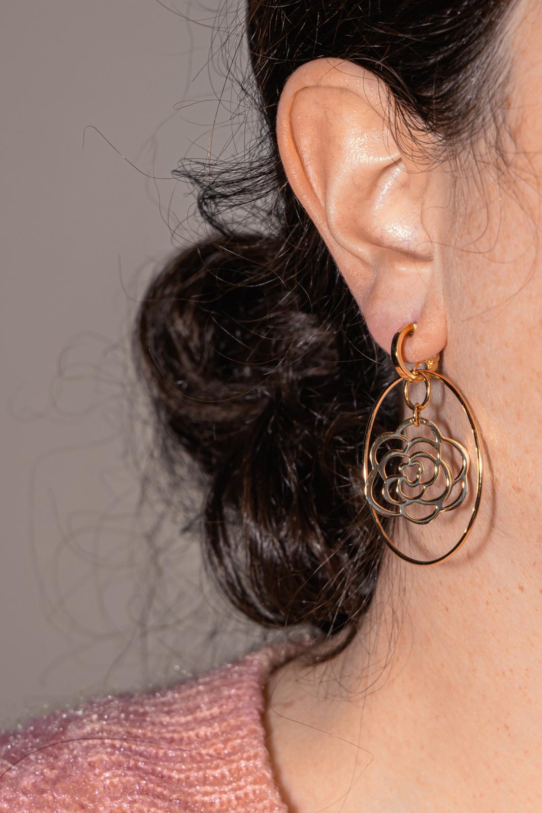 Chanel Boucles d'oreilles Camélia Or jaune